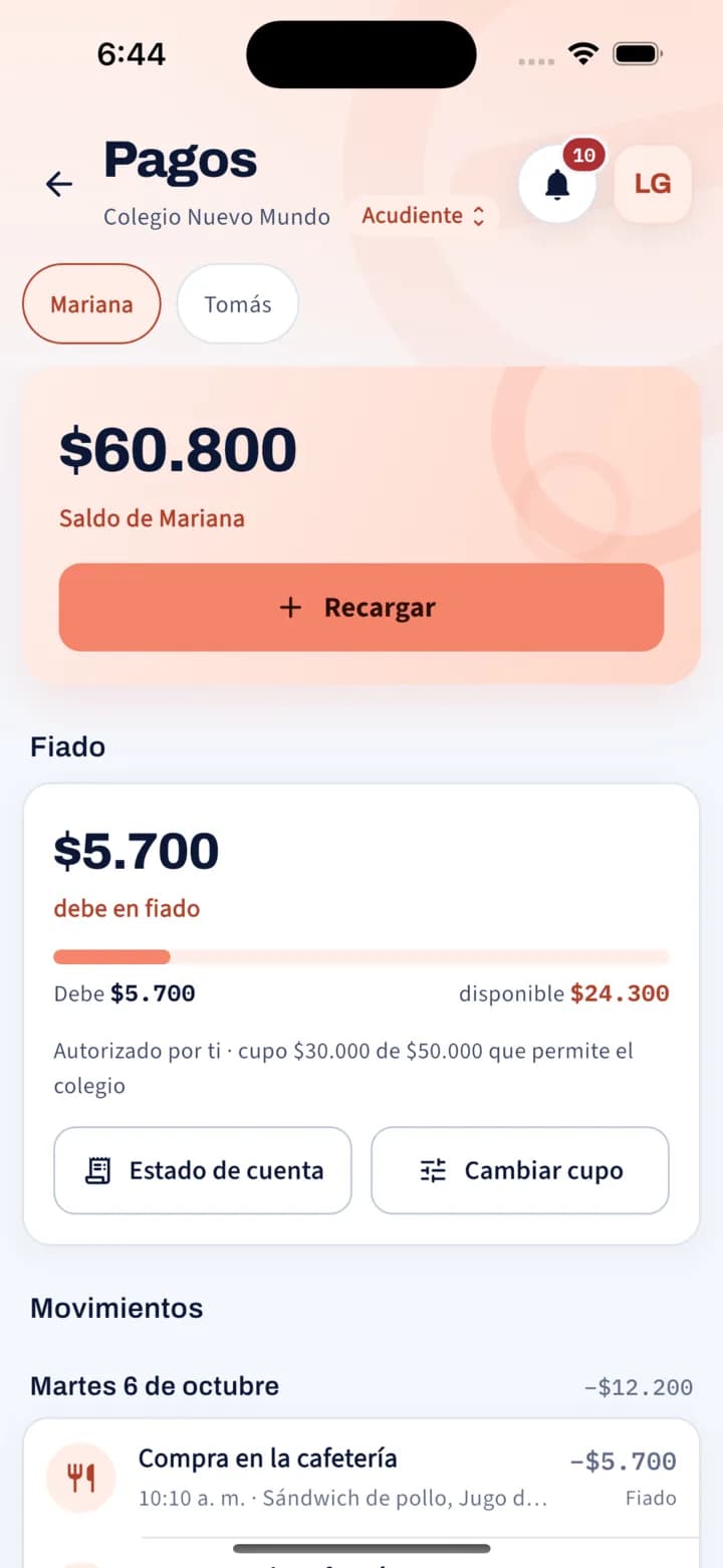 Pagos del acudiente: saldo de Mariana $60.800, fiado de $5.700 y botón para recargar.