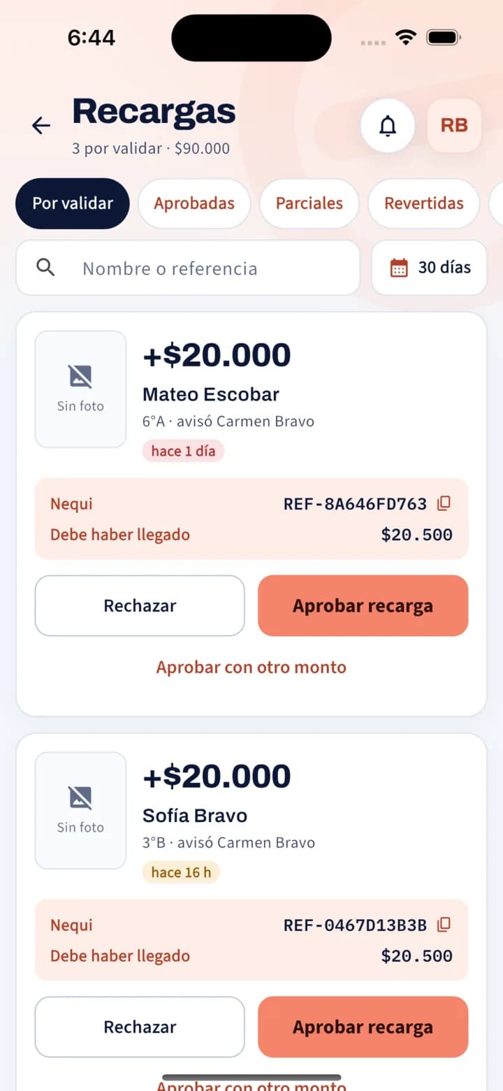 Recargas por validar: dos recargas de $20.000 por Nequi con su referencia, para aprobar o rechazar.